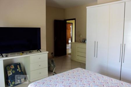 Casa de condomínio à venda com 230m², 3 quartos e 3 vagassuíte