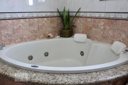 Casa de condomínio à venda com 230m², 3 quartos e 3 vagassuíte