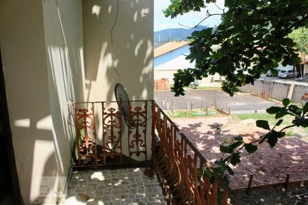 Casa de condomínio à venda com 230m², 3 quartos e 3 vagasvaranda