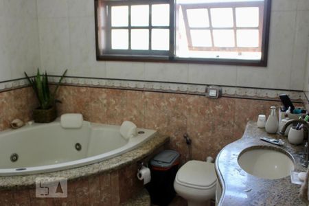 Casa de condomínio à venda com 230m², 3 quartos e 3 vagassuíte