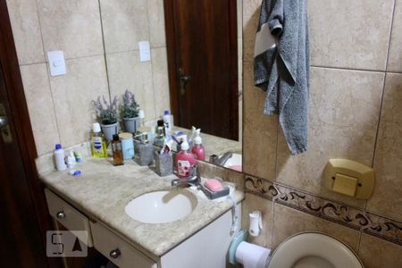 Casa de condomínio à venda com 230m², 3 quartos e 3 vagasBanheiro