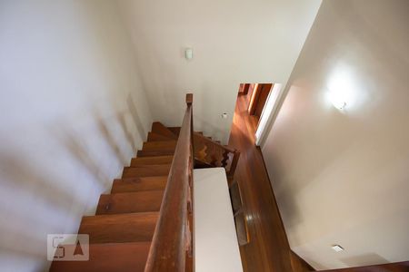 Apartamento à venda com 161m², 3 quartos e 3 vagas Apartamento à venda com 161m², 3 quartos e 3 vagasEscada