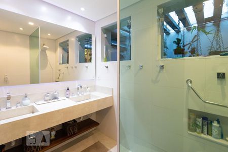 Casa à venda com 239m², 3 quartos e 5 vagas Casa à venda com 239m², 3 quartos e 5 vagasBanheiro 2