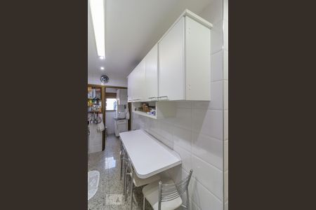 Apartamento à venda com 102m², 4 quartos e 2 vagas Apartamento à venda com 102m², 4 quartos e 2 vagasCozinha