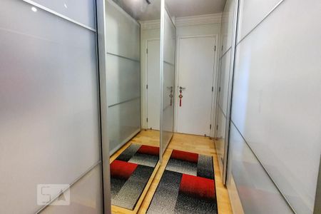 Apartamento para alugar com 165m², 3 quartos e 3 vagas Apartamento para alugar com 165m², 3 quartos e 3 vagasQuarto 1 - Armários