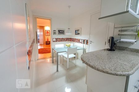 Apartamento para alugar com 165m², 3 quartos e 3 vagas Apartamento para alugar com 165m², 3 quartos e 3 vagasCozinha
