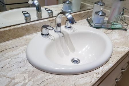 Apartamento para alugar com 165m², 3 quartos e 3 vagas Apartamento para alugar com 165m², 3 quartos e 3 vagasBanheiro da Suíte 1