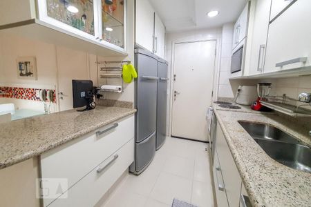 Apartamento para alugar com 165m², 3 quartos e 3 vagas Apartamento para alugar com 165m², 3 quartos e 3 vagasCozinha