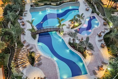 Apartamento para alugar com 165m², 3 quartos e 3 vagas Apartamento para alugar com 165m², 3 quartos e 3 vagasÁrea comum - Piscina