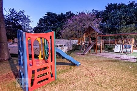 Apartamento para alugar com 165m², 3 quartos e 3 vagas Apartamento para alugar com 165m², 3 quartos e 3 vagasÁrea Comum - Playground