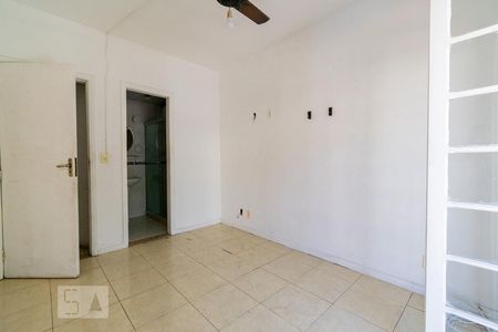 Casa de condomínio à venda com 200m², 3 quartos e 1 vagaSuíte