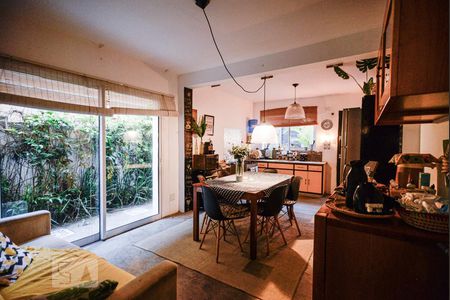 Casa para alugar com 150m², 3 quartos e 2 vagas Casa para alugar com 150m², 3 quartos e 2 vagasCozinha