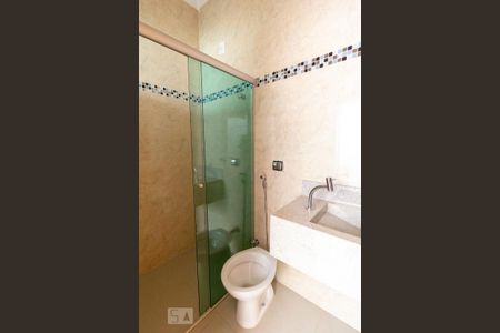 Casa para alugar com 470m², 4 quartos e 4 vagas Casa para alugar com 470m², 4 quartos e 4 vagasBanheiro de Serviço