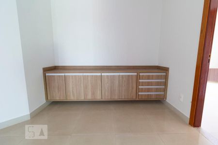 Casa para alugar com 470m², 4 quartos e 4 vagas Casa para alugar com 470m², 4 quartos e 4 vagasHall dos quartos