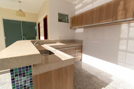 Casa para alugar com 470m², 4 quartos e 4 vagas Casa para alugar com 470m², 4 quartos e 4 vagasQuintal