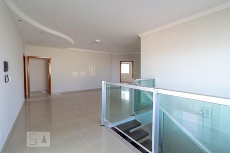 Casa para alugar com 470m², 4 quartos e 4 vagas Casa para alugar com 470m², 4 quartos e 4 vagasHall dos quartos