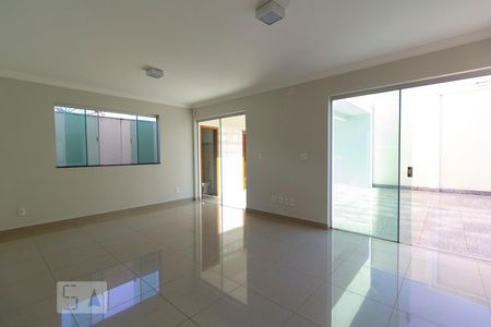 Sala 2 de casa para alugar com 4 quartos, 470m² em Chaves, Uberlândia