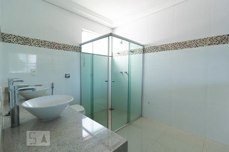 Casa para alugar com 470m², 4 quartos e 4 vagas Casa para alugar com 470m², 4 quartos e 4 vagasSuíte 1
