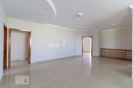 Casa para alugar com 470m², 4 quartos e 4 vagas Casa para alugar com 470m², 4 quartos e 4 vagasHall dos quartos