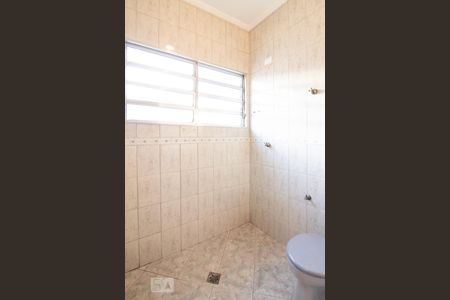 Casa à venda com 250m², 6 quartos e 3 vagas Casa à venda com 250m², 6 quartos e 3 vagasBanheiro da Suíte 2