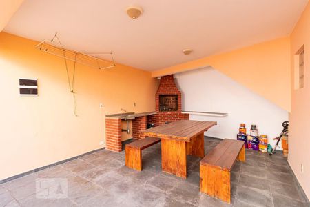 Casa à venda com 283m², 4 quartos e 3 vagasFundos - Churrasqueira