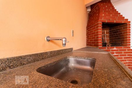 Casa à venda com 283m², 4 quartos e 3 vagasFundos - Churrasqueira