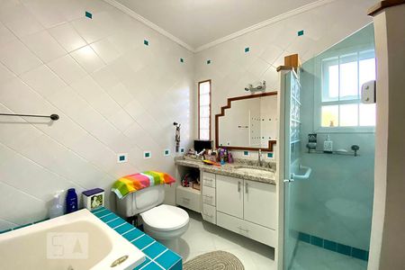Casa à venda com 270m², 3 quartos e 3 vagas Casa à venda com 270m², 3 quartos e 3 vagasBanheiro da Suíte