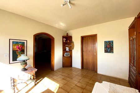 Casa à venda com 270m², 3 quartos e 3 vagas Casa à venda com 270m², 3 quartos e 3 vagasEscritório