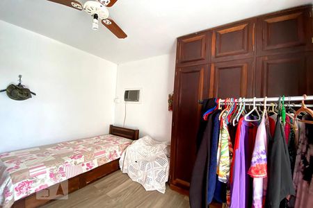 Casa à venda com 270m², 3 quartos e 3 vagas Casa à venda com 270m², 3 quartos e 3 vagasQuarto 2