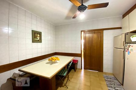 Casa à venda com 270m², 3 quartos e 3 vagas Casa à venda com 270m², 3 quartos e 3 vagasCopa
