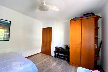 Casa à venda com 270m², 3 quartos e 3 vagas Casa à venda com 270m², 3 quartos e 3 vagasQuarto 3