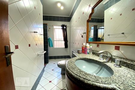 Casa à venda com 270m², 3 quartos e 3 vagas Casa à venda com 270m², 3 quartos e 3 vagasBanheiro 2
