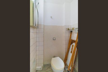 Apartamento à venda com 72m², 2 quartos e sem vaga Apartamento à venda com 72m², 2 quartos e sem vagaBanheiro de Serviço