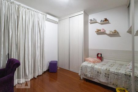 Casa à venda com 351m², 5 quartos e 4 vagas Casa à venda com 351m², 5 quartos e 4 vagasQuarto 4