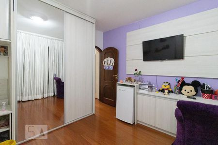 Casa à venda com 351m², 5 quartos e 4 vagas Casa à venda com 351m², 5 quartos e 4 vagasQuarto 4