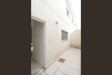 Casa de condomínio à venda com 105m², 3 quartos e 2 vagasLateral da casa