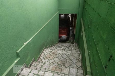 Casa à venda com 300m², 3 quartos e 3 vagasEscada entrada