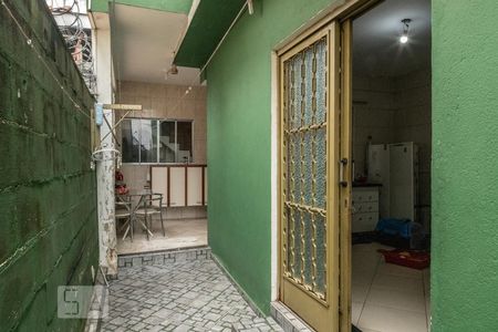 Casa à venda com 300m², 3 quartos e 3 vagasCorredor lateral externo