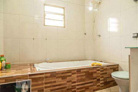 Casa à venda com 300m², 3 quartos e 3 vagasBanheiro da Suíte