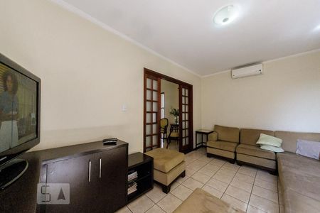 Casa à venda com 500m², 4 quartos e 4 vagas Casa à venda com 500m², 4 quartos e 4 vagasSala de TV