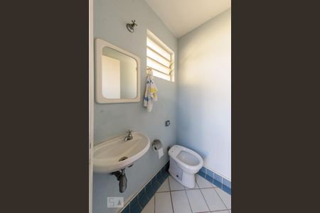 Casa à venda com 500m², 4 quartos e 4 vagas Casa à venda com 500m², 4 quartos e 4 vagasBanheiro de Serviço