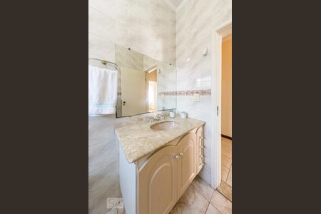 Casa à venda com 500m², 4 quartos e 4 vagas Casa à venda com 500m², 4 quartos e 4 vagasBanheiro Social