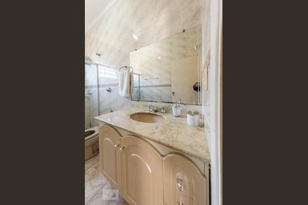 Casa à venda com 500m², 4 quartos e 4 vagas Casa à venda com 500m², 4 quartos e 4 vagasBanheiro Social