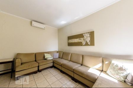 Casa à venda com 500m², 4 quartos e 4 vagas Casa à venda com 500m², 4 quartos e 4 vagasSala de TV