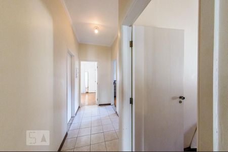 Casa à venda com 500m², 4 quartos e 4 vagas Casa à venda com 500m², 4 quartos e 4 vagasCorredor