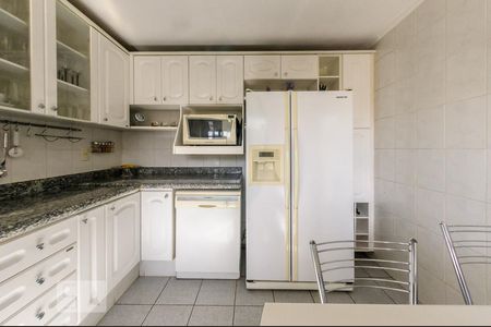 Casa à venda com 500m², 4 quartos e 4 vagas Casa à venda com 500m², 4 quartos e 4 vagasCozinha