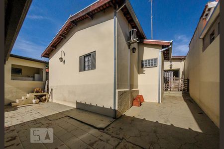 Casa à venda com 500m², 4 quartos e 4 vagas Casa à venda com 500m², 4 quartos e 4 vagasFundos da Casa