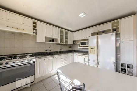 Casa à venda com 500m², 4 quartos e 4 vagas Casa à venda com 500m², 4 quartos e 4 vagasCozinha