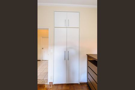 Casa à venda com 500m², 4 quartos e 4 vagas Casa à venda com 500m², 4 quartos e 4 vagasQuarto 2