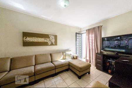 Casa à venda com 500m², 4 quartos e 4 vagas Casa à venda com 500m², 4 quartos e 4 vagasSala de TV